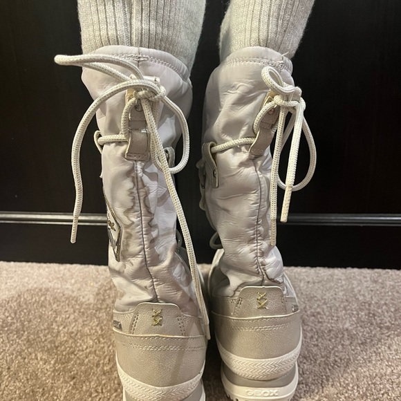 GEOX Women’s White Mid Length Boots - Picture 2 of 3